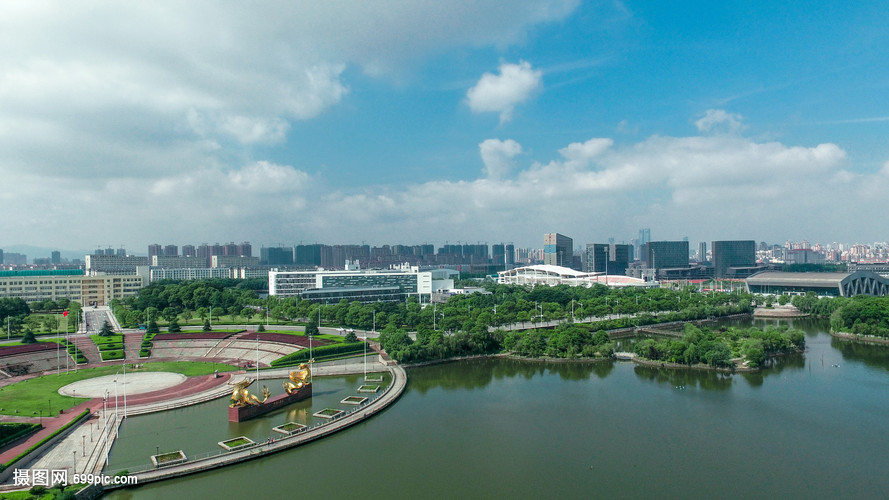 南昌大學(xué)雙龍雕塑 校園里的文化圖騰與藝術(shù)象征