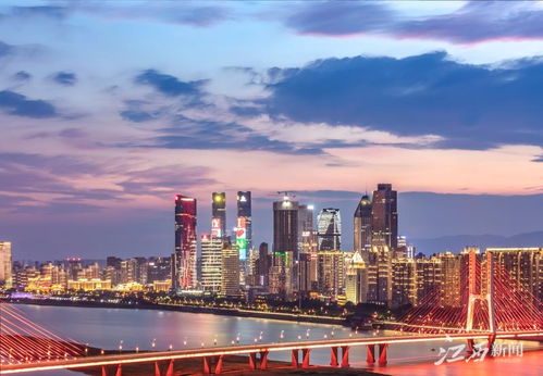 南昌贛江上空現(xiàn)壯美晚霞，如詩如畫